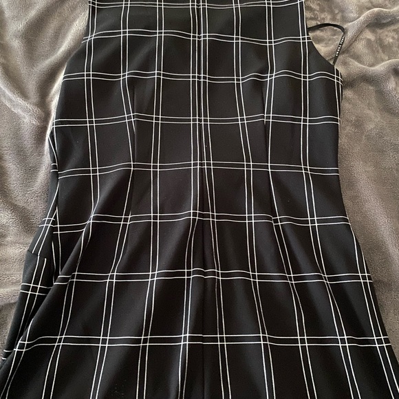 Ivanka Trump EUC women’s bodycon dress black and white geometric stretch size 12 - Picture 4 of 4